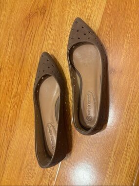 Coral Como - Women's Pointed Toe Perforated Flats - Brown size 5